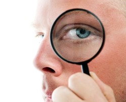 Man with magnifying glass 带放大镜的人